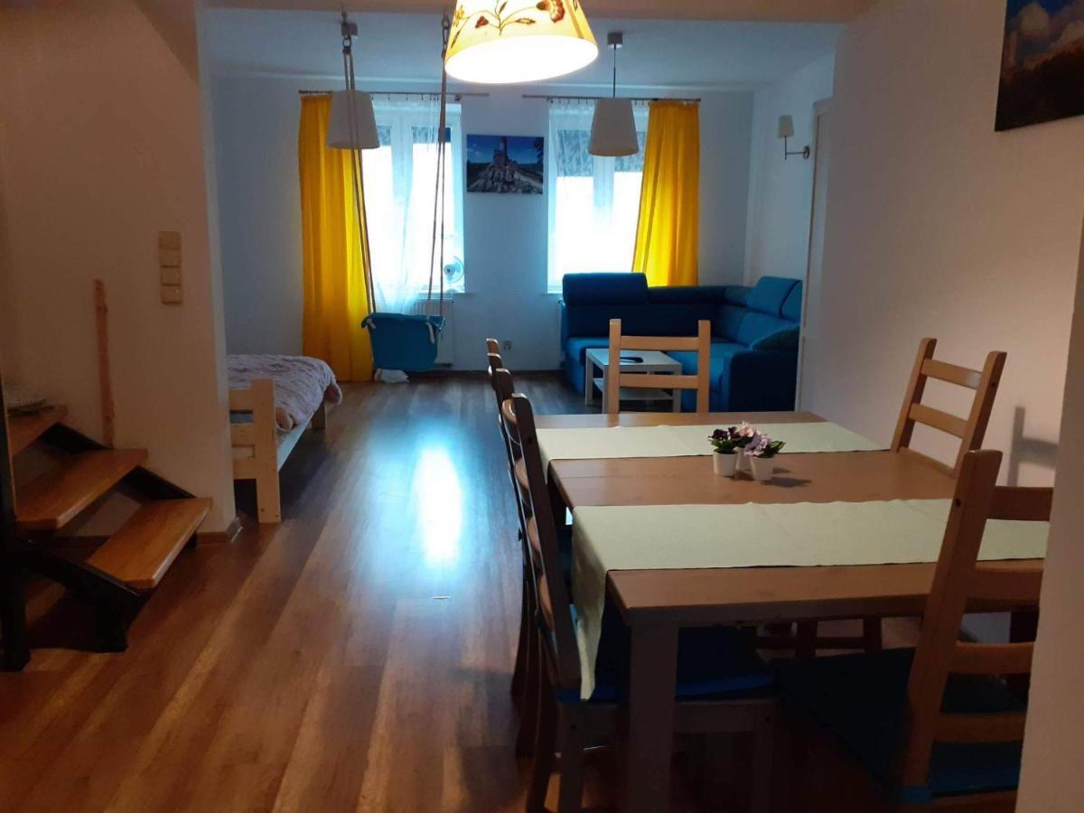 Apartament Na Rynku Chęciny Esterno foto